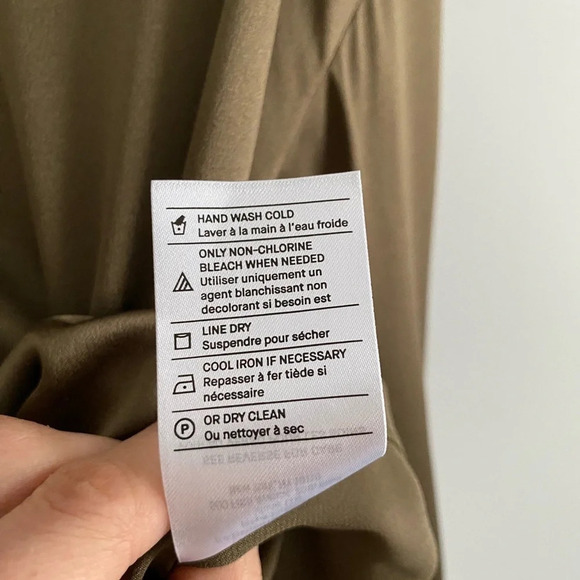 VINCE 100% Silk Bronze Green Flowy V-Neck Shirt Size XS - Picture 11 of 11